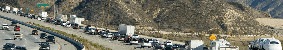 autos en la carretera