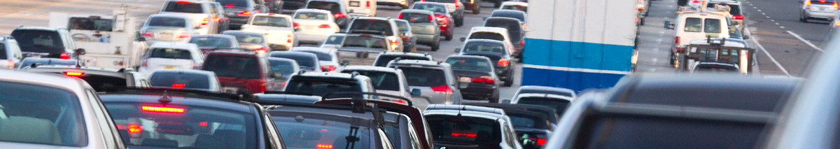 autos en la carretera